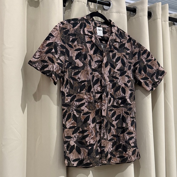 Zara Men's Black and Brown Leaf Print Shirt Size L Preloved - Picture 4 of 6